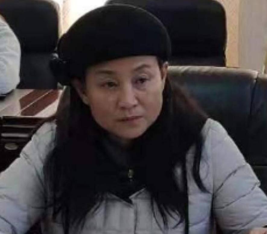 “嚣张美贪”贺雪梅：通奸被抓逼夫自尽，与现任相隔1月双双落马。2022年，原凉山