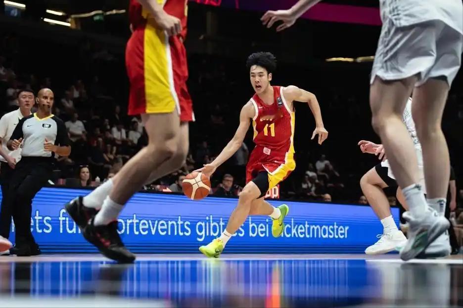 4连败无缘八强！从中国U19男篮本场表现，看中国男篮未来前景。虽然此前落后新