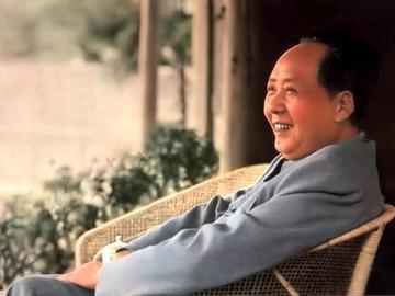 毛泽东那夜根本无法入眠，因为李富春的话还在耳边：镇上一个90多岁的老秀才，这人名