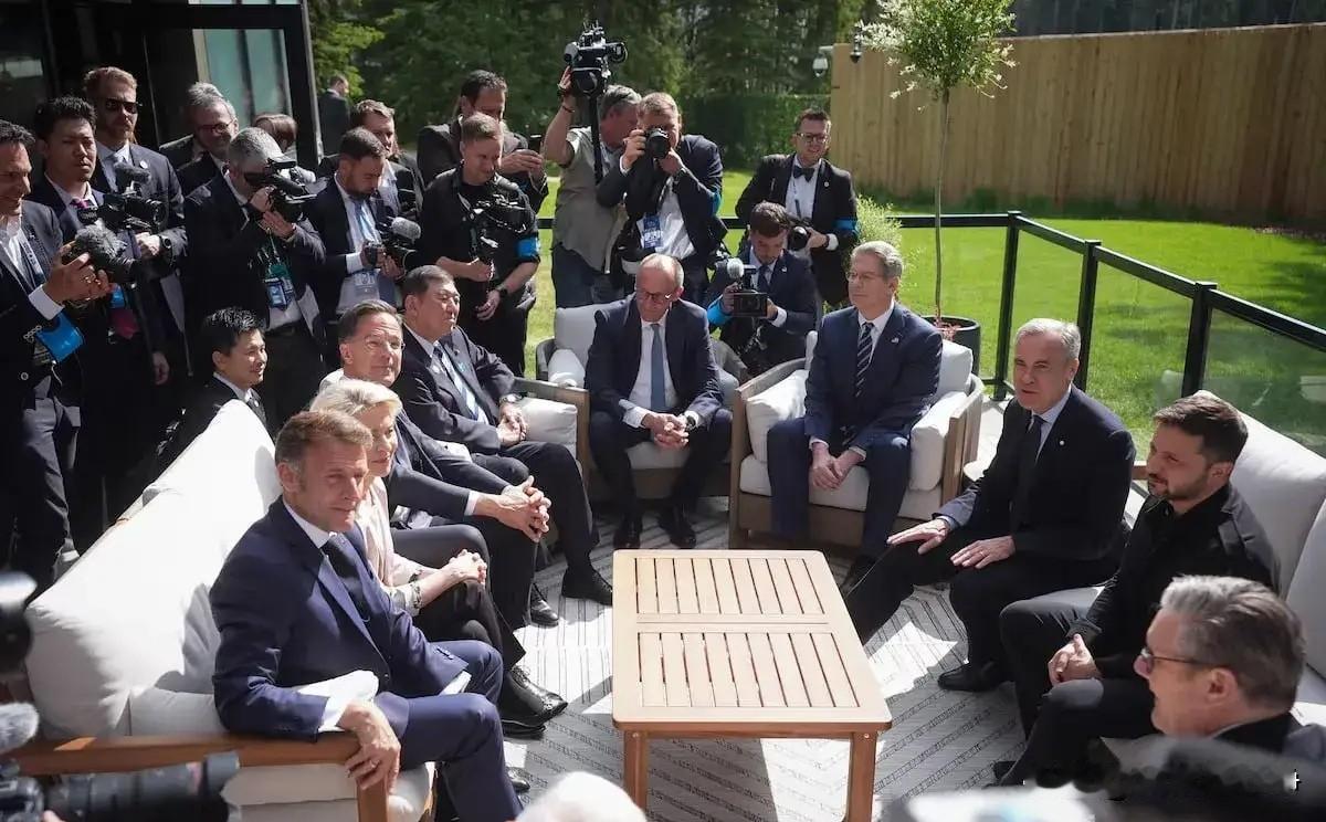 毋庸置疑，欧洲现在正面对着百年来最难做的一道选择题。他的艰难程度甚至不亚于美国