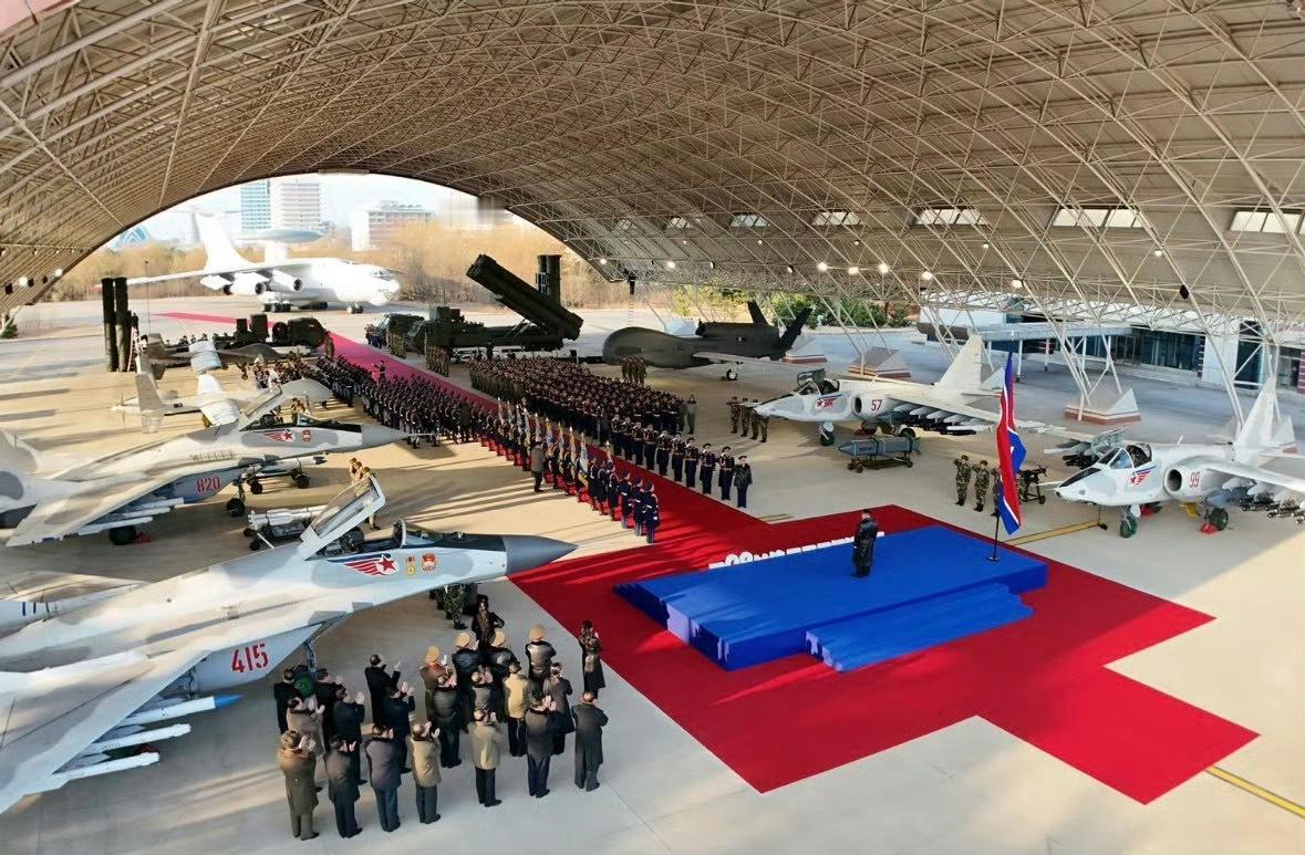 朝鲜公开对外展示预警机，Su-25攻击机挂载隐身巡航导弹和三联小直径炸弹（图3）