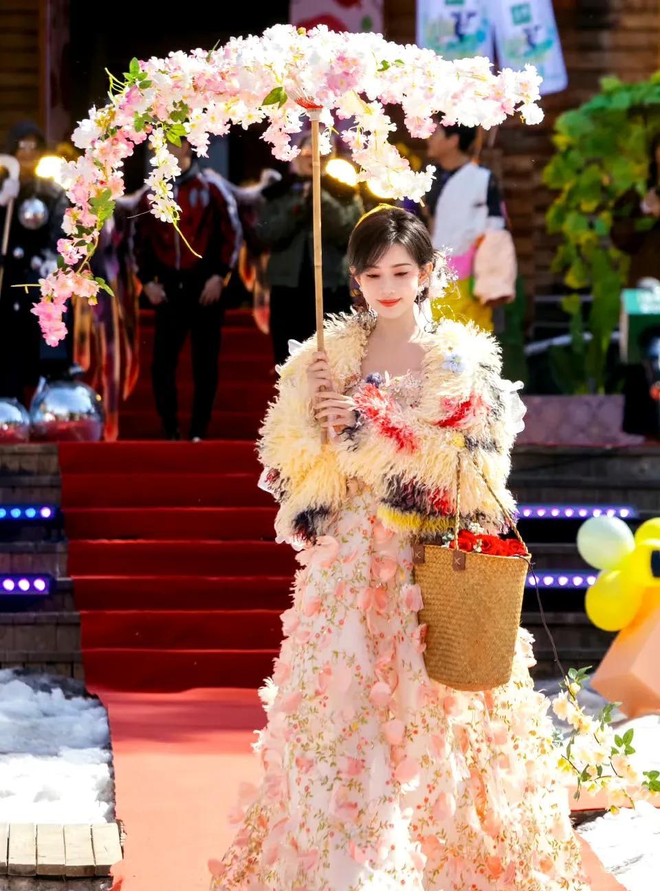 这可能就是花仙子本仙吧！看完孟子义的花仙子我终于明白为什么女孩子喜欢被比做花