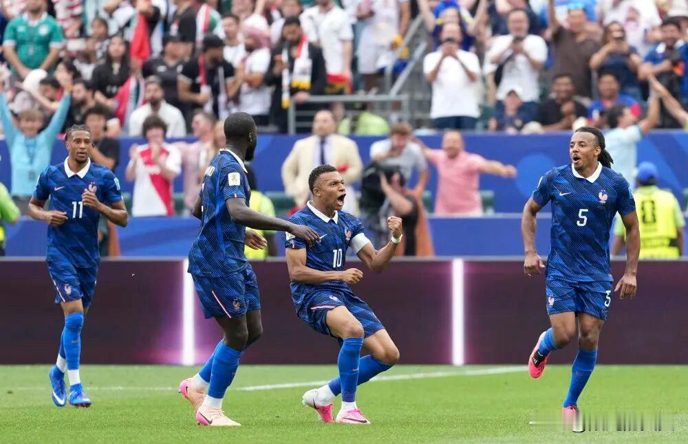 及时了解关注世界杯。现在最火爆的就是2026美加墨世界杯。正在进行的如火如荼