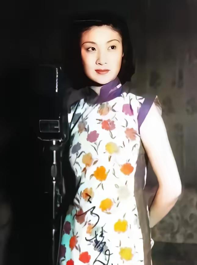 1966年，名伶言慧珠生命尽头，拽着11岁儿子，扑通跪在丈夫俞振飞跟前，哭求：“