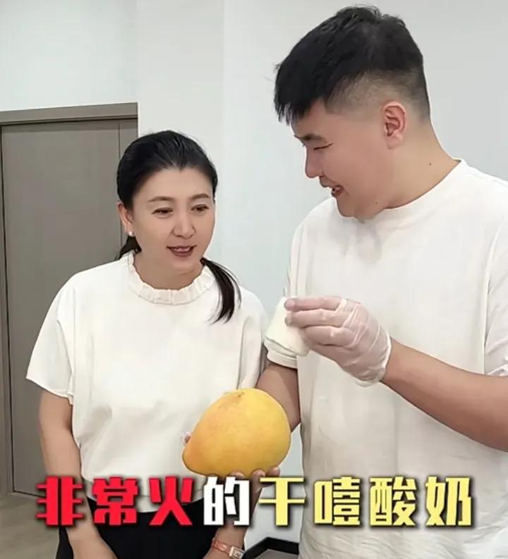 该说不说，闫学晶的衣品真不错，这次翻车与嘴巴唠叨有关，哭穷的对象错了。闫学晶