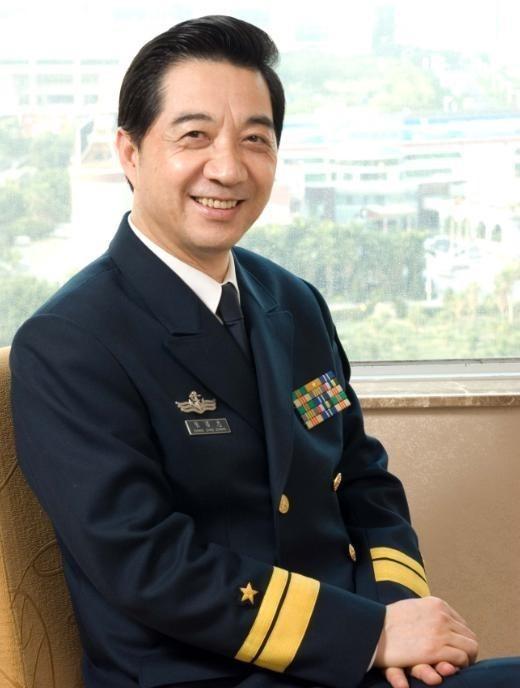 张召忠：“我曾经在特朗普当选当天，发了一个微博。我说如果他能执政两届的话，那么特