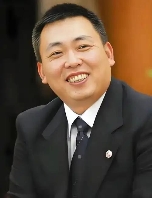 真正的有钱人，永远都不会把贷款还清。普通人的逻辑是：有钱先还贷，无债一身轻。但富