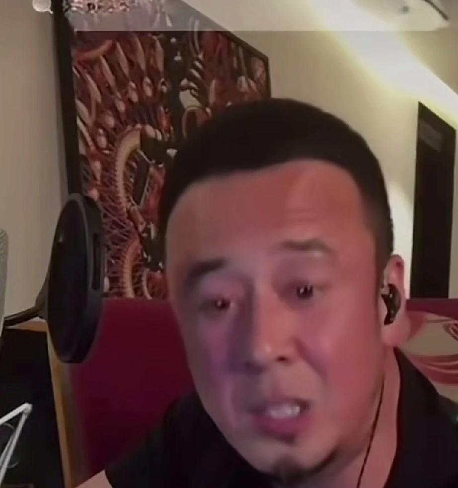 杨坤当年一句“让华语乐坛倒退十年”，把刀郎踩进泥里。可2023年，刀郎一首《罗