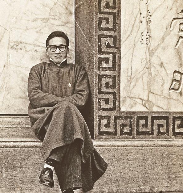 1961年，26岁李敖穷困潦倒，面临辍学的风险时，给胡适写信道：“胡先生，我穷得