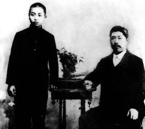 所有人都同意孙中山当总统，他很高兴。谁想一个人站出来坚决反对，他只好让反对的人当