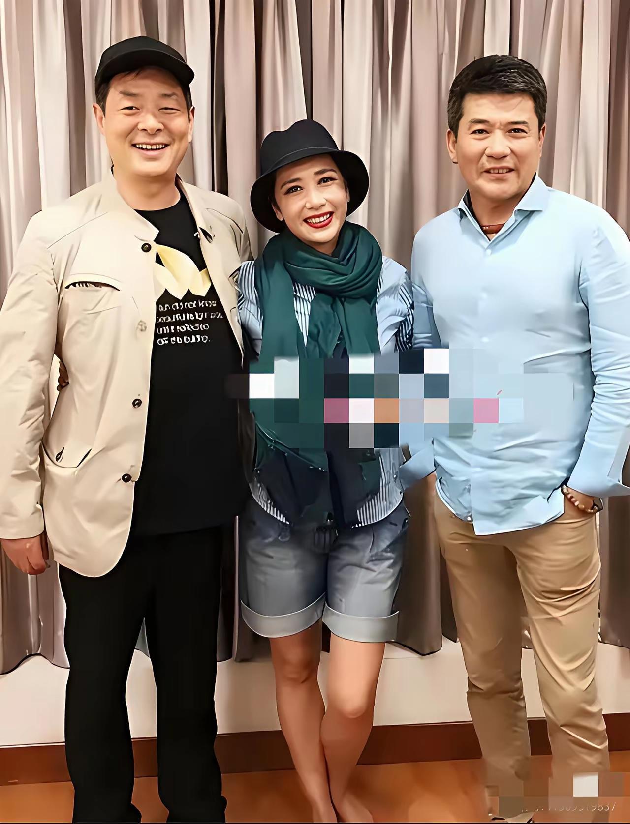 谁说岁月不败美人，谁能逃过风刀霜剑严相逼。岁月不饶人，时间这壶老酒，任谁也能浇透