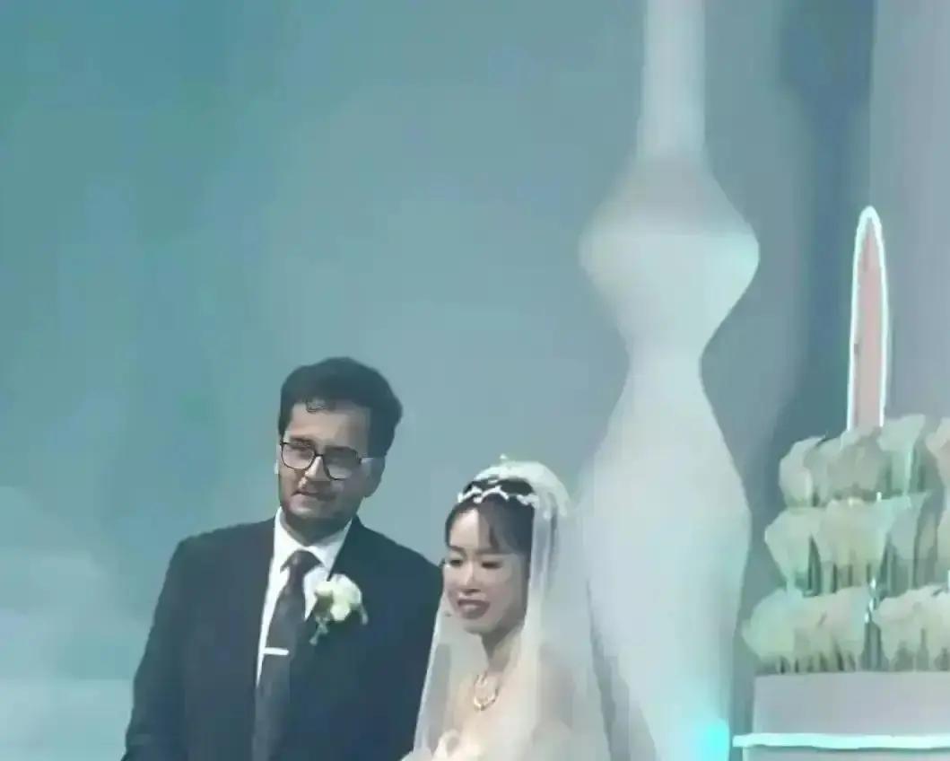 张阿姨把一百万养老钱砸进女儿和印度小子的婚礼，半年不到婚房变成国际青旅，五名印度