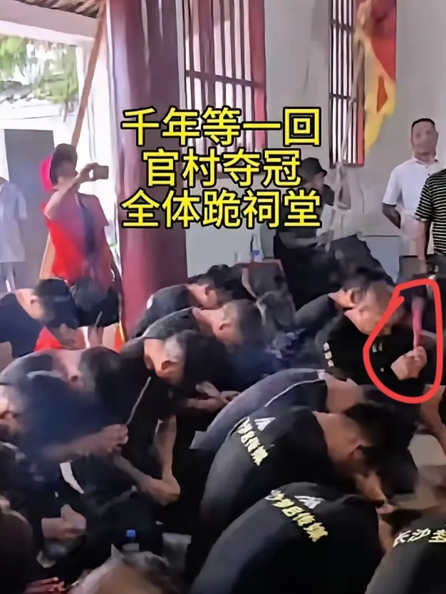 湖南怀化这场龙舟赛彻底炸锅了！5月29日，麻阳苗族自治县的乌龙队竟然干了一件"