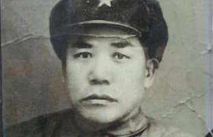 这才是中国战神！身高1米92，白刃战单挑27个鬼子，毛主席曾亲自接见过他。这张照