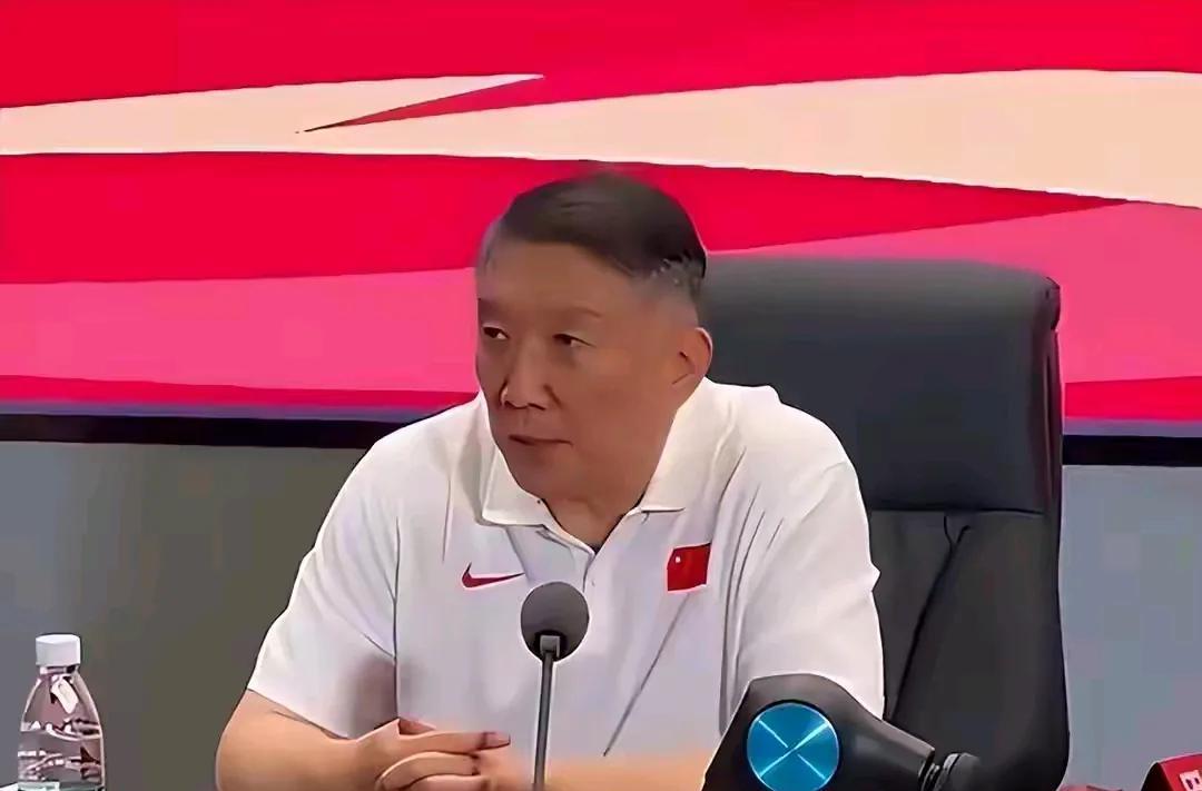 女篮集训一周：宫鲁鸣执拗只用新人，正让后卫线陷入“断档危机”李媛很冤，宫之所