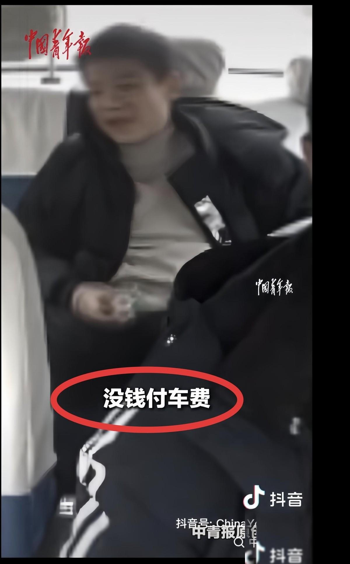 “破防了！”一名10岁男孩独自打车回家，中途严重拥堵，男孩死死盯着计价器数字一路