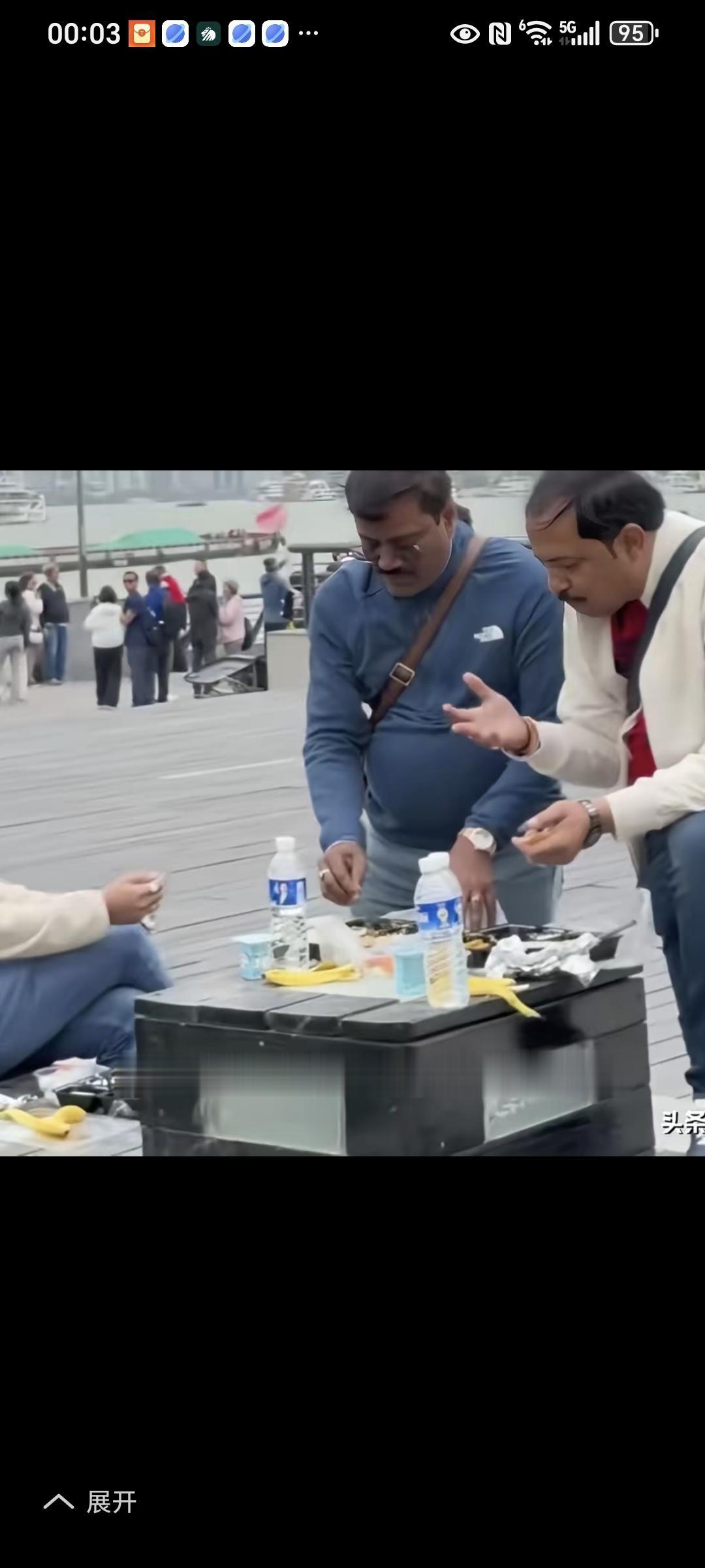 印度人的素质也太差了，把黄浦江公共环境当耗材，不仅乱丢垃圾，还把厕所挤爆，在观景