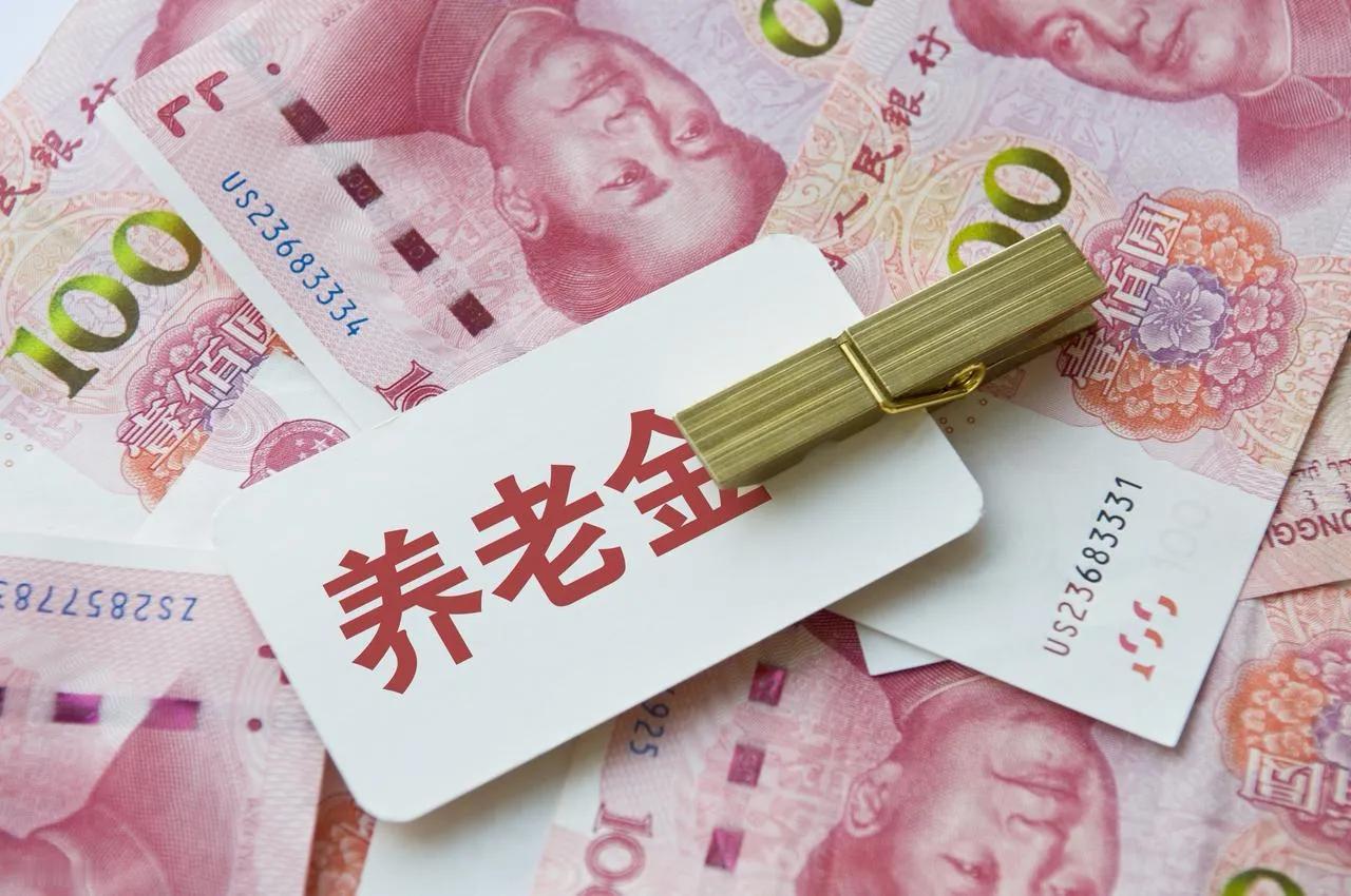 养老金调整希望渺茫，重算补发箭在弦上，月入4000元能补发多少？年度养老金普