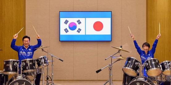 高市早苗想与李在明联手反华，李在明：中日韩合作非常重要高市早苗终于见到了韩国