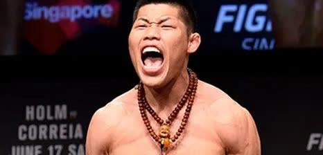 奇马耶夫赢了南非哥杜普莱西斯后，仍然有人提及李景亮。奇马耶夫在UFC3