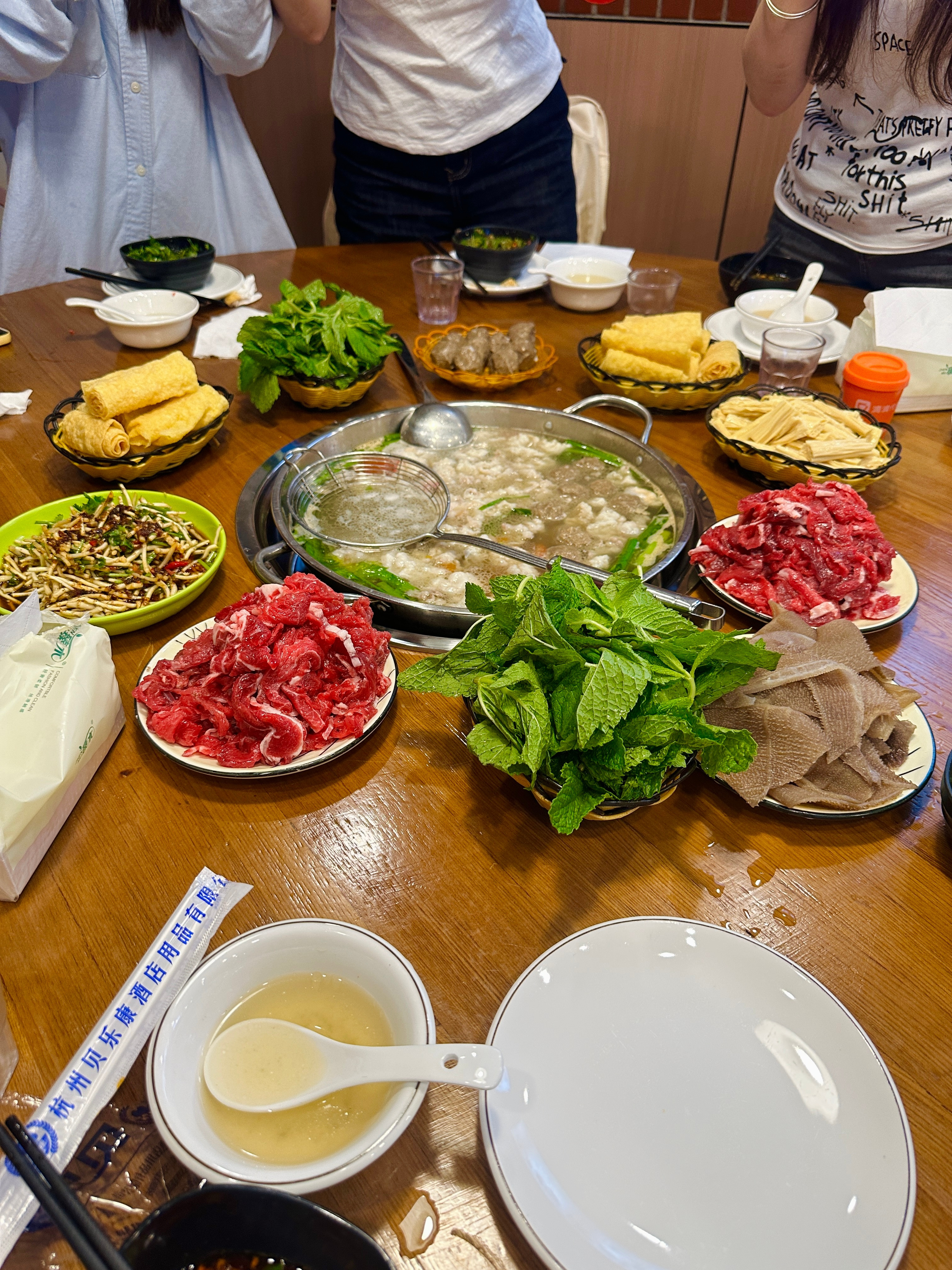 下班带同事来吃夜宵咯​​​