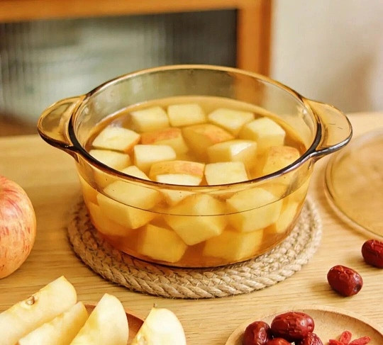 苹果煮水竟有这么多妙用苹果煮水的妙用真的藏不住！煮软的苹果果肉软糯好消化，特别适