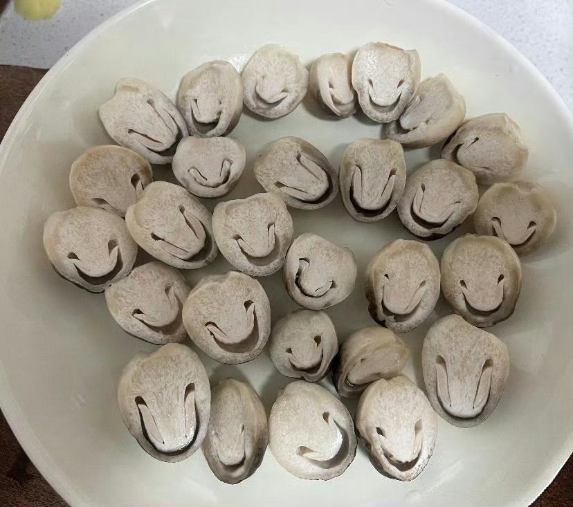 全世界不给你好脸色的时候可以吃草菇