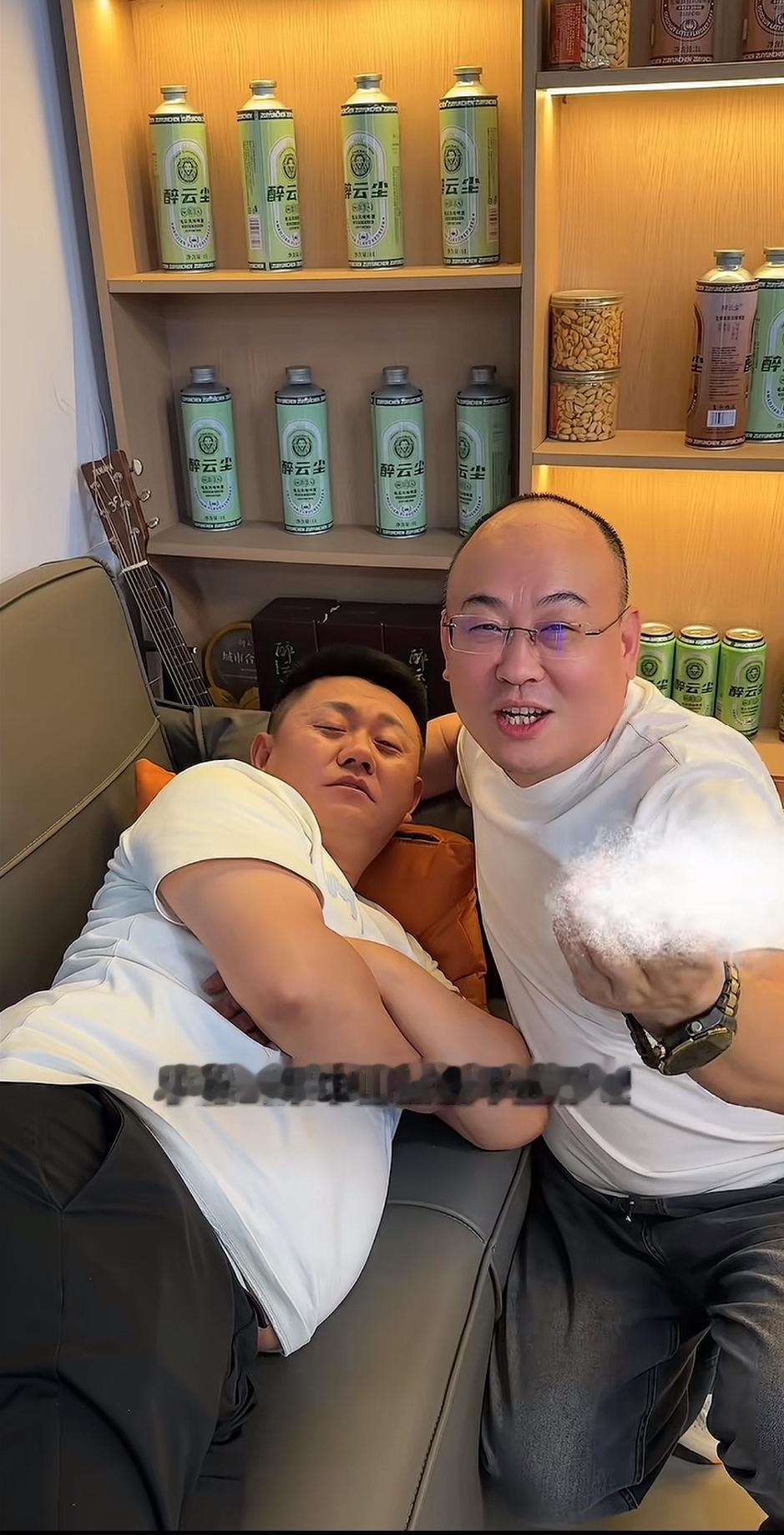 西安小松哥，被人干倒了，只因他一时豪爽，大意失荆州，和广东中山磊哥拼酒，自己一时