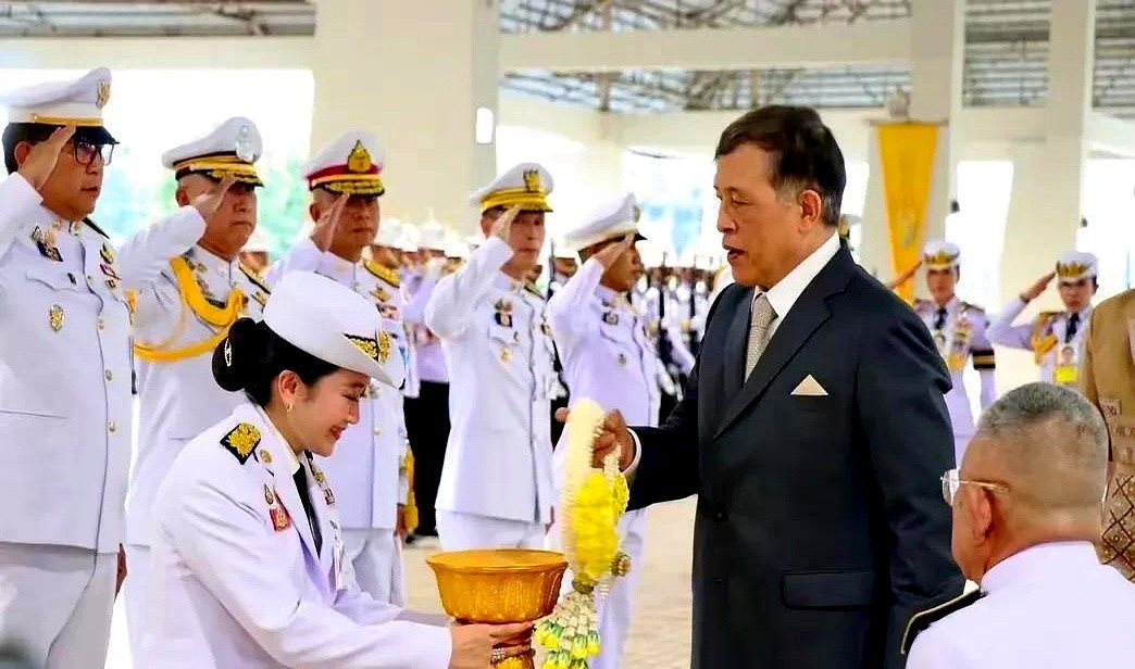 佩通坦没事，因为家底厚，人也美佩通坦这次竟然没事！背后水