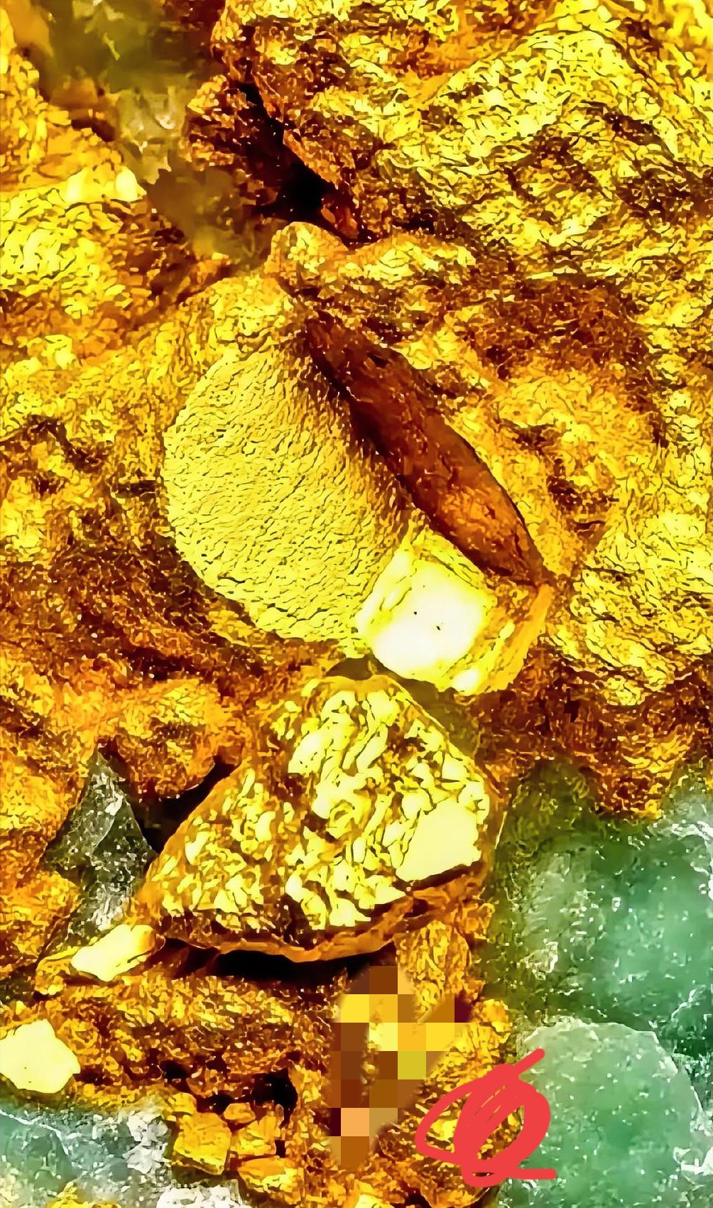 我跟你说个事儿，你听了别吓着。黄金涨价，根本不是什么市场缺货。是那些欠了一屁