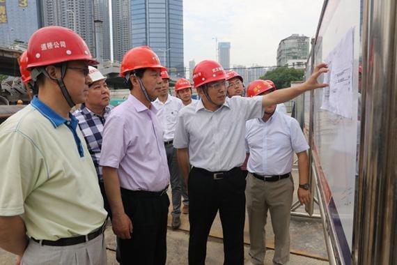 2026年4月26日深夜，武汉不知有多少工程老板惊出一身冷汗，千亿级城投帝国的原