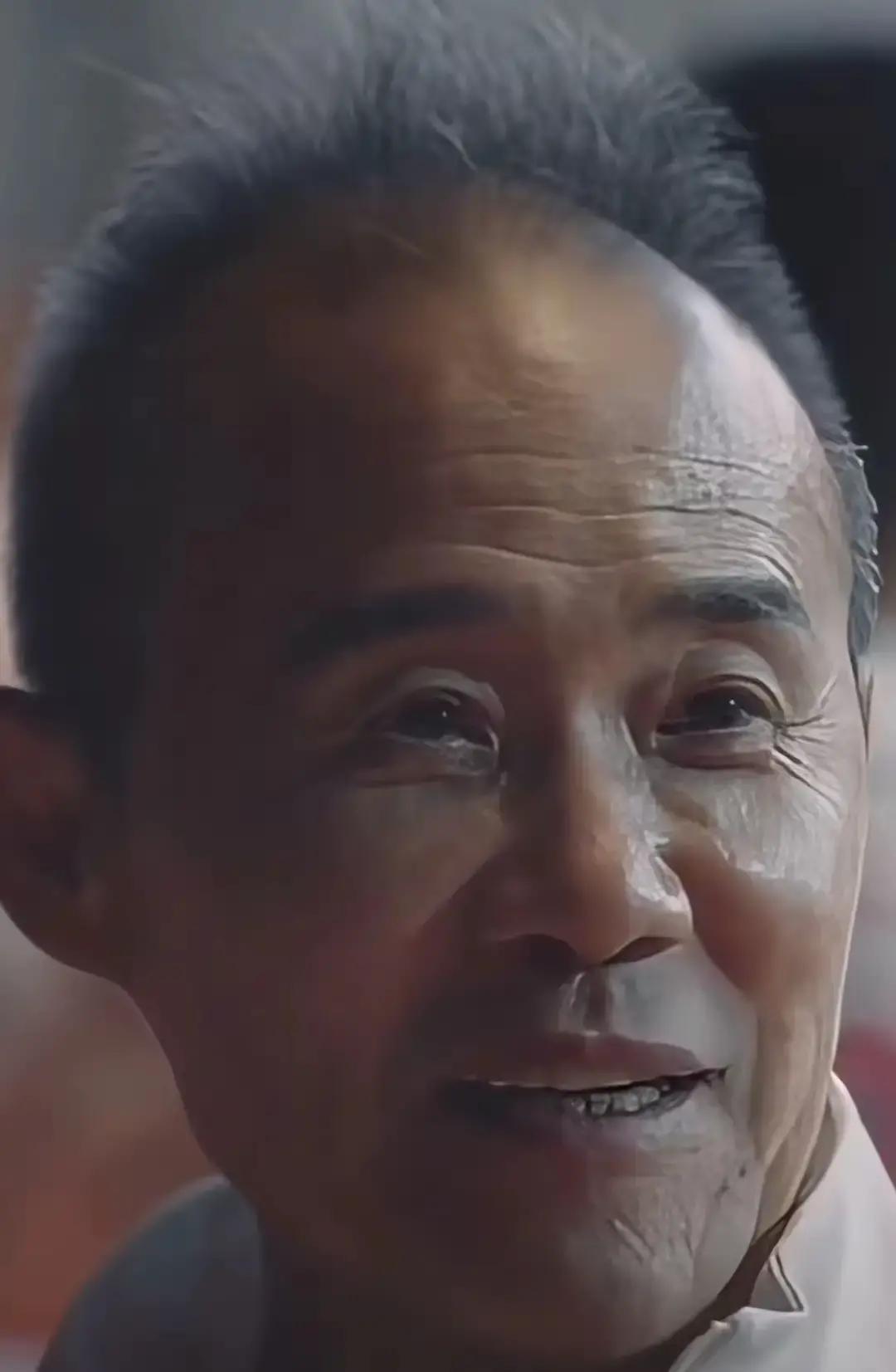 王石被拍到在家低声问田朴珺怎么又半夜才回，声音听着又累又闷。七十多岁的人，穿着