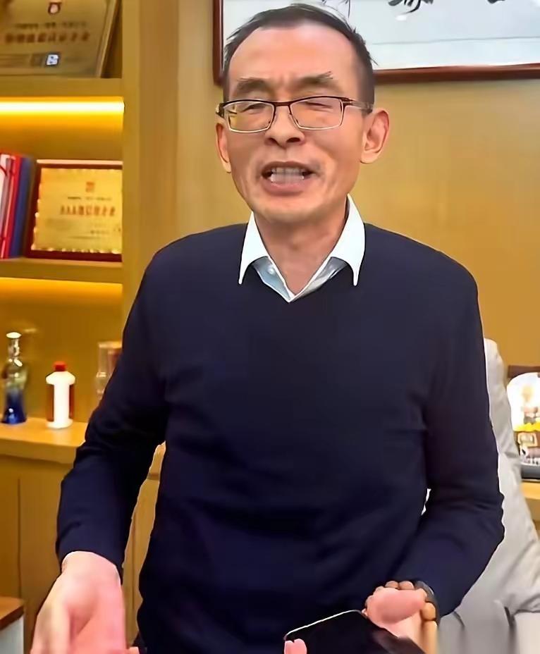 看了老谢亲口承认那些事，真让人感慨。谢浩男认亲后，他们家就陷入舆论风波。网友质疑