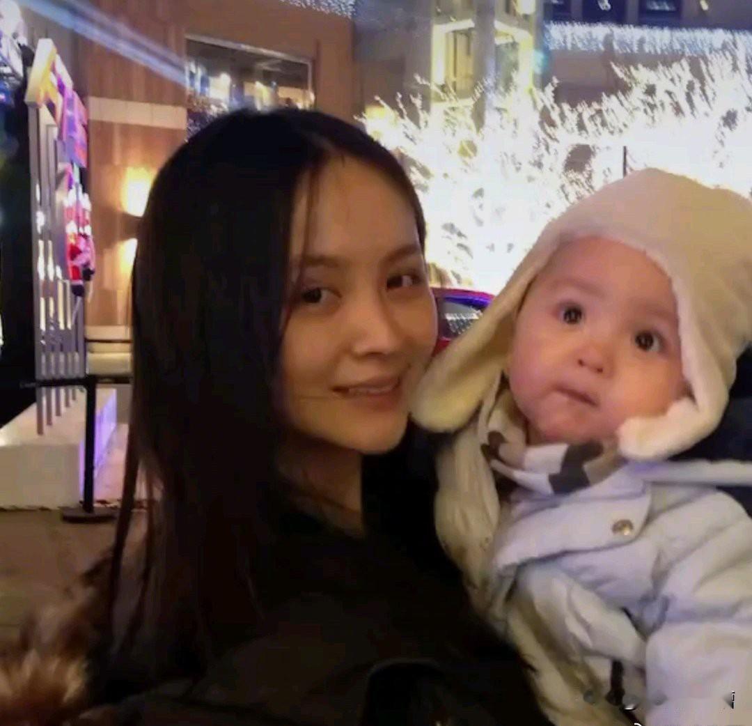 邓莎如今的现状，给所有女人都提了个醒。两个人的相处不是不停索取，而是应该要学