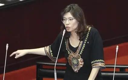 谁能想到，堂堂蓝营的大佬，为了向日本示好，竟然自掏腰包砸下100万，硬生生把民进