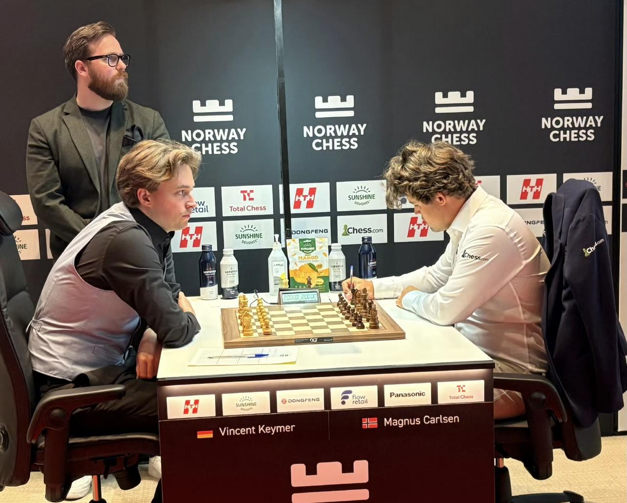 2026挪威国际象棋大赛第七轮，朱锦尔慢棋负阿萨乌巴耶娃，居文君加赛告负。卡