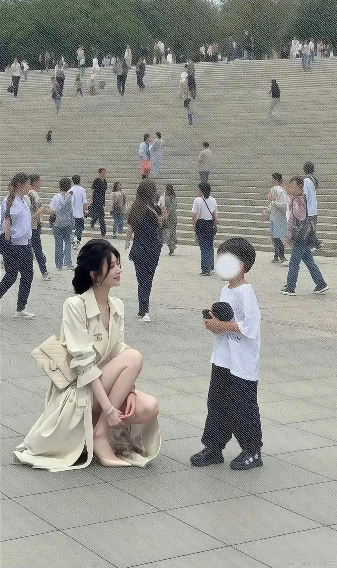 最美丽的妈妈，有反驳的吗，[吐舌头眯眼睛笑]