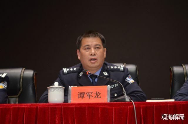 2009年12月,谭军龙任永兴县公安局常务副局长,政委,3年后任郴州市
