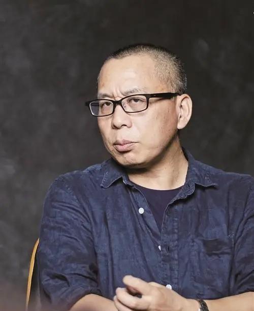 2016年，浙江黄岩挖出一个千年棺材，据考证价值连城。谁料，考古专家郑嘉励，转身