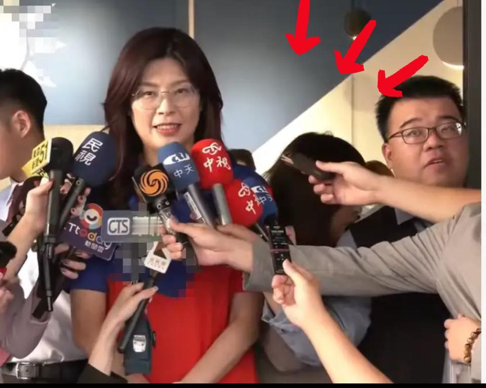 郑丽文这状态，是稳了？！9点10分投完票，全程笑着说自己俩月来睡得最早，这松弛感