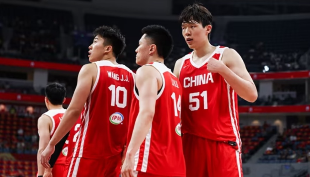 杨翰森的融入国家队，刚被确定的王俊杰核心打法被放弃，球队又不会打球了！杨翰森作