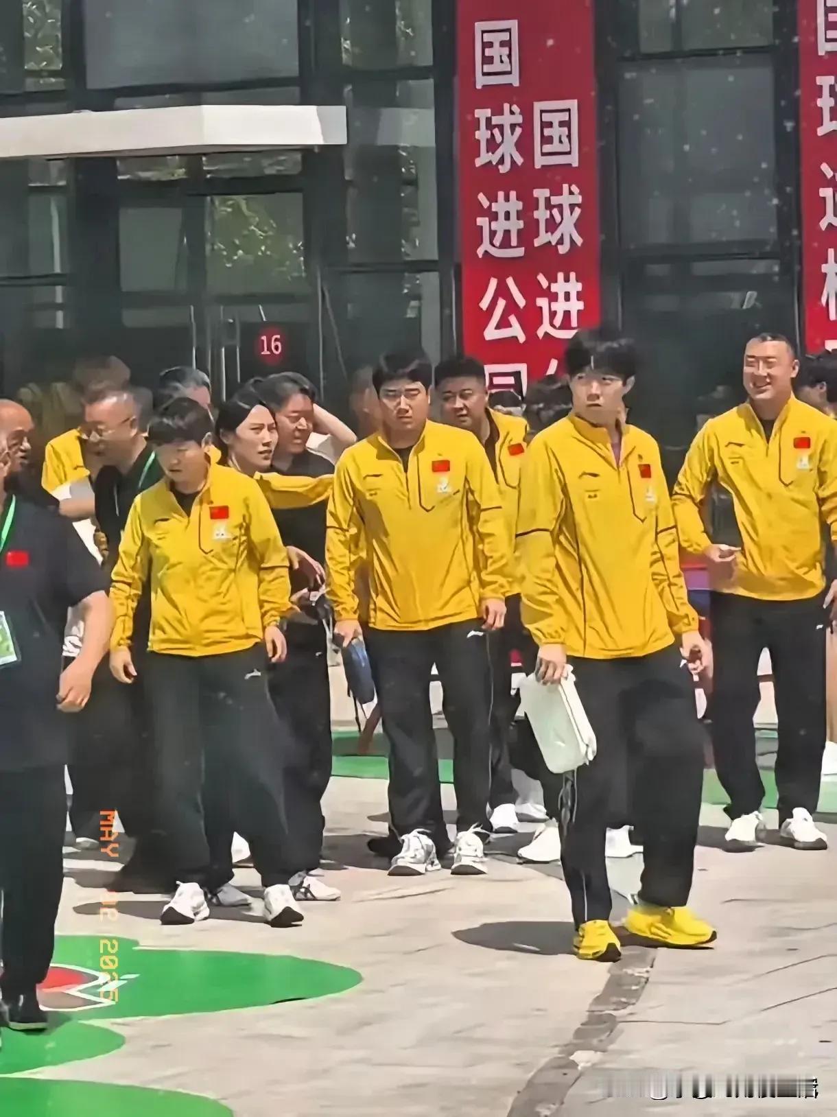 没想到王励勤这句话火了，他说：乒乓球是个集体项目，不应突出个别人。乒乓球是集体