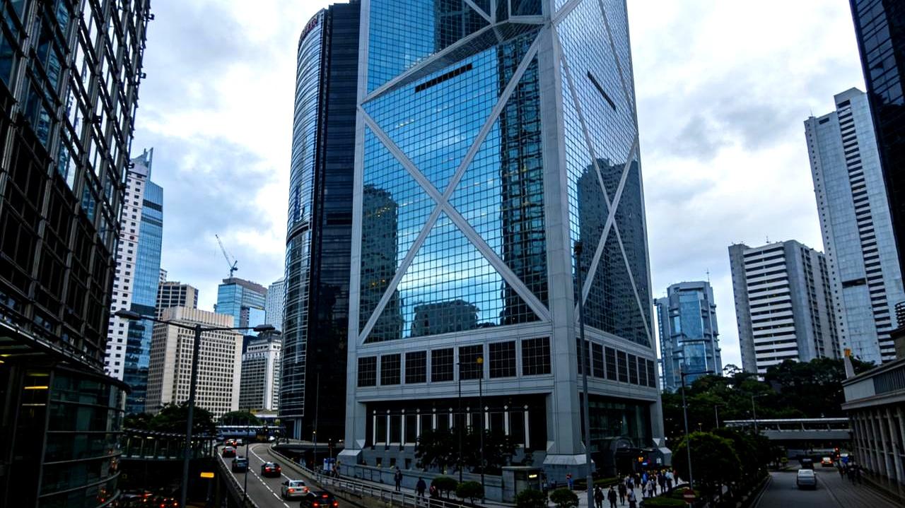 在成都买房，你手头得备多少钱才够？我今天刚扒出来最新的房价地图，看完你心里就有