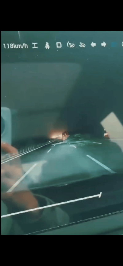 方程豹钛3爆胎稳行最猛的一次轮胎飞了都这么稳汽车智能化后和油车的差距已经是天渊