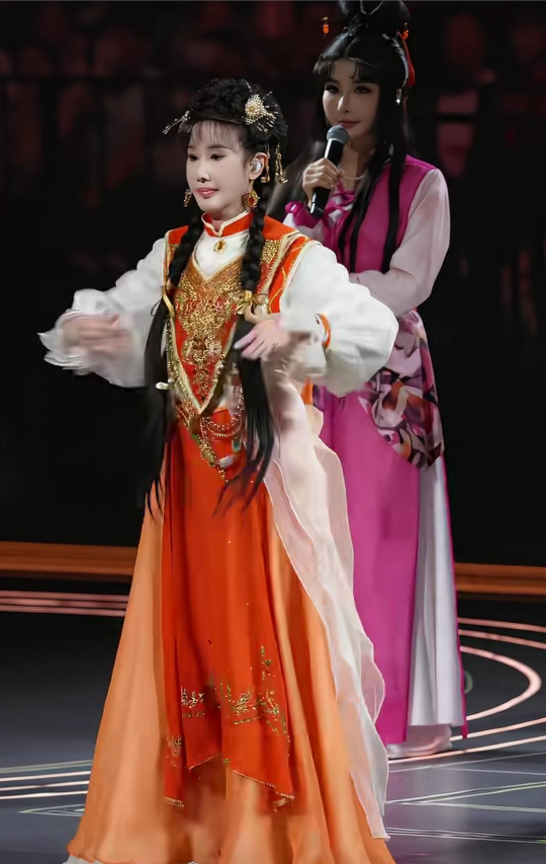 68岁的夏光莉，保养得太好了吧，无论是身材，还是皮肤都好，一点看不出是快要满70