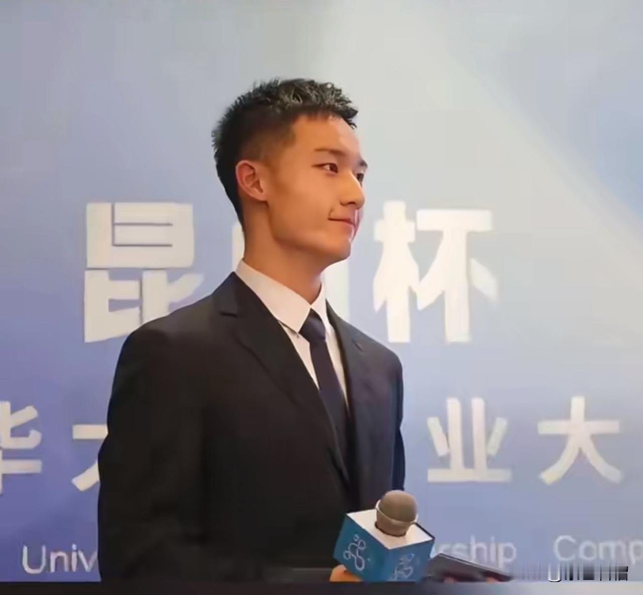 近日，这位名叫陈秀虎的小伙子走红了。这简直是个神仙人物啊！这