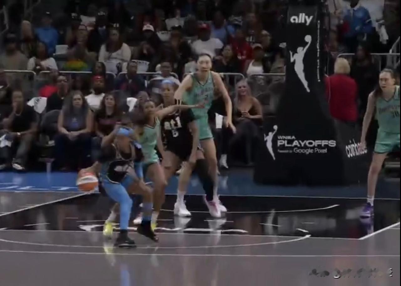 WNBA季后赛战报，斯图尔特空砍35+11+6，韩旭替补7分钟没有得分贡献1封盖