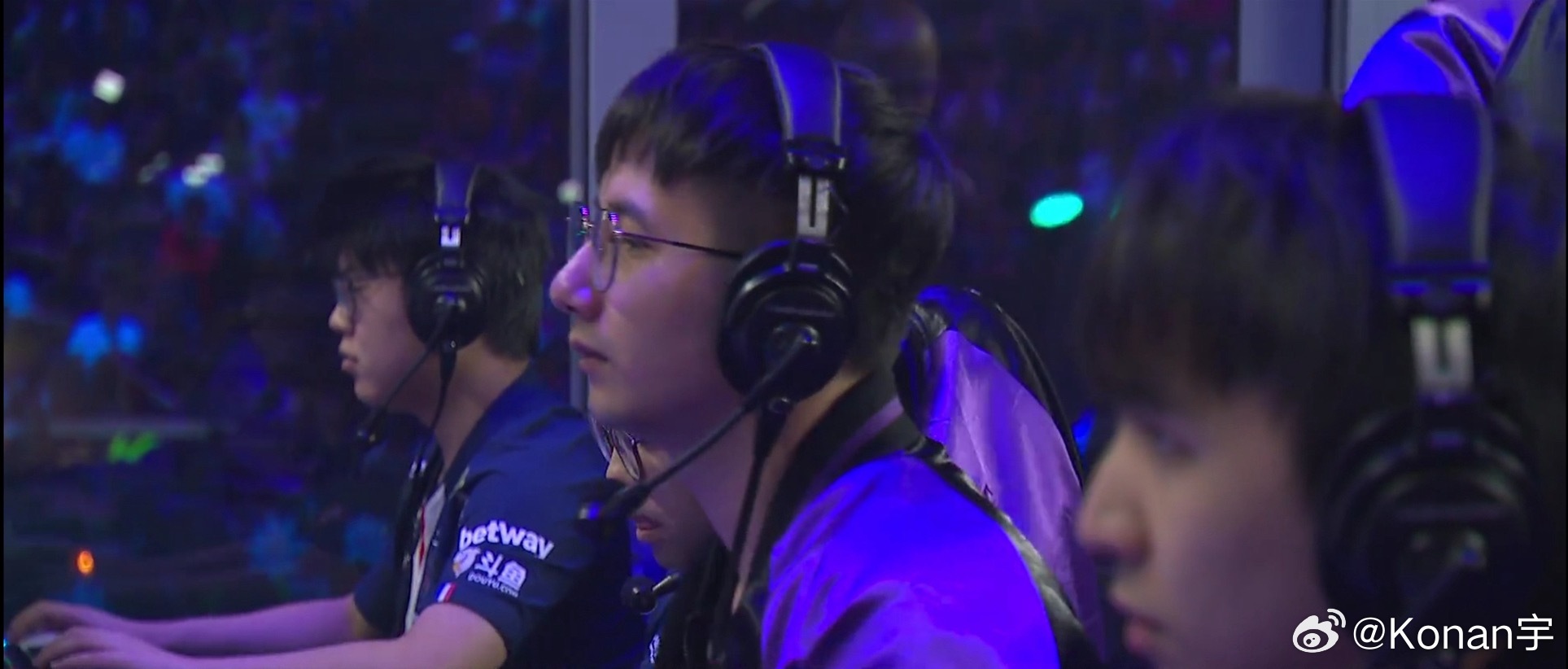 查理斯：19年那会我们就开始划了，TI8打完别人都打了两个月比赛了，我们还在放假
