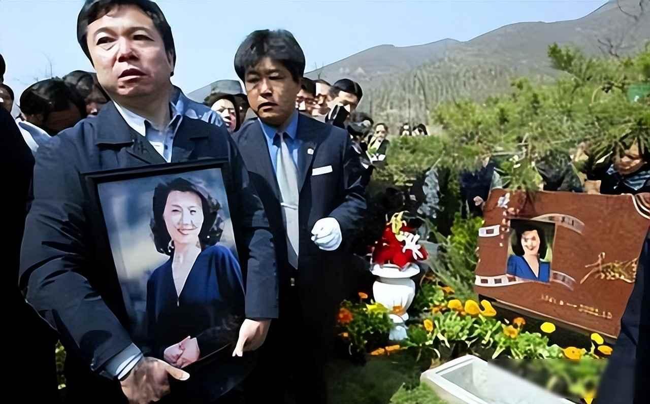 杂草盖了她的墓，观众忘了她名字，可弹幕还在夸她眼神2025年6月，有人在天寿