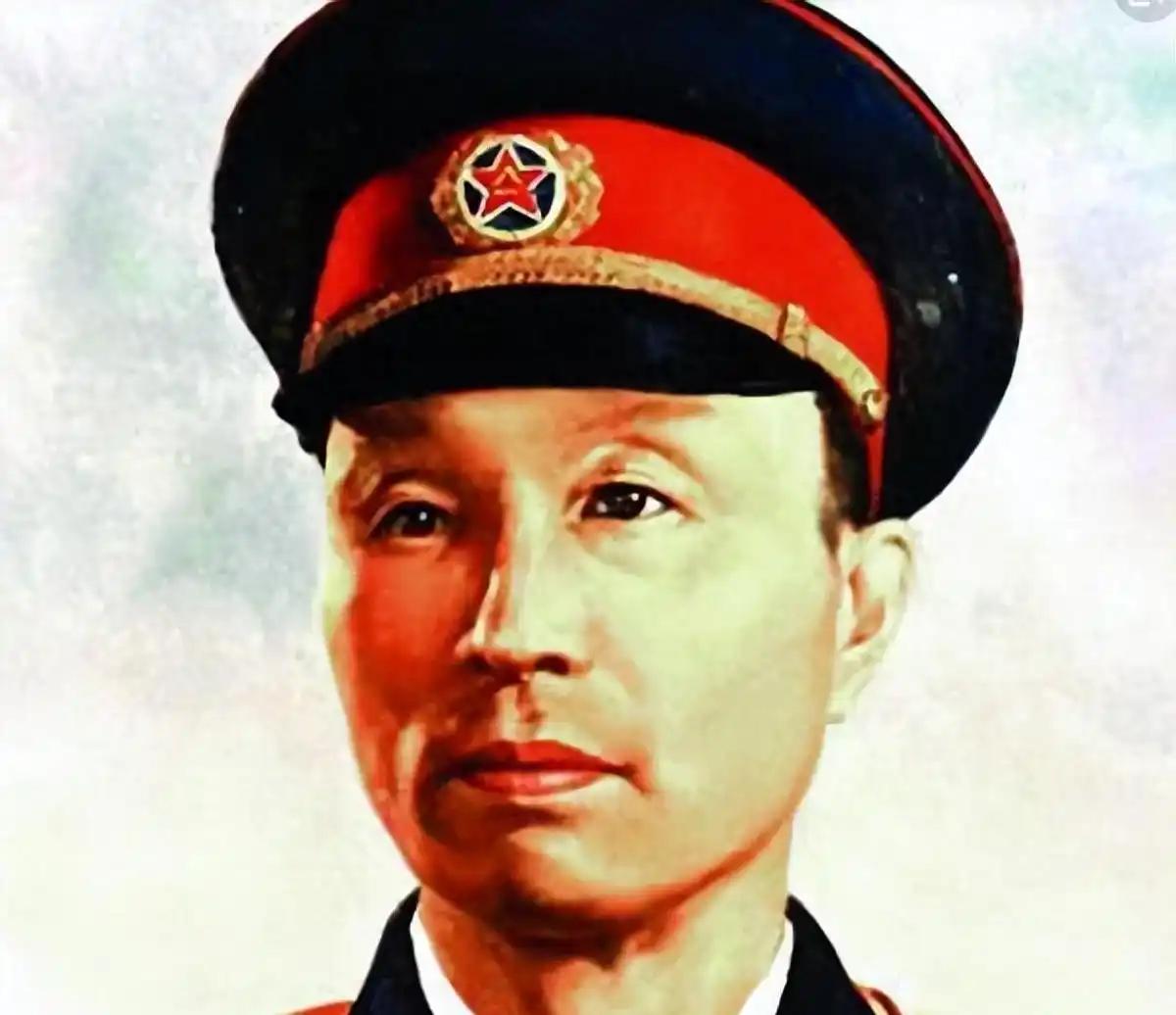 邓小平说过一句话：军队里有几个人惹不起，你张爱萍，就是其中一个。毛泽东评价他